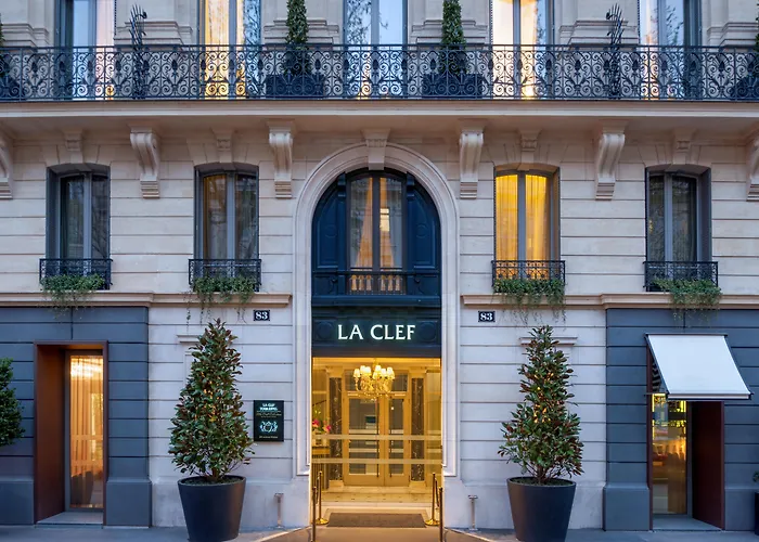 La Clef Tour Eiffel By The Crest Collection